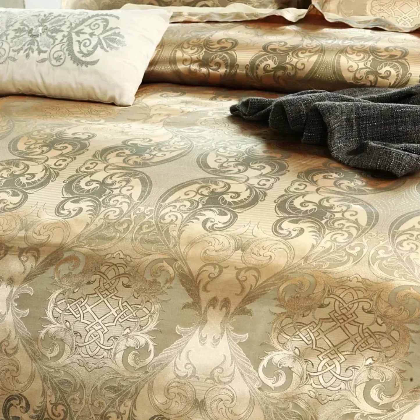 Luxurious Jacquard Bedding Set